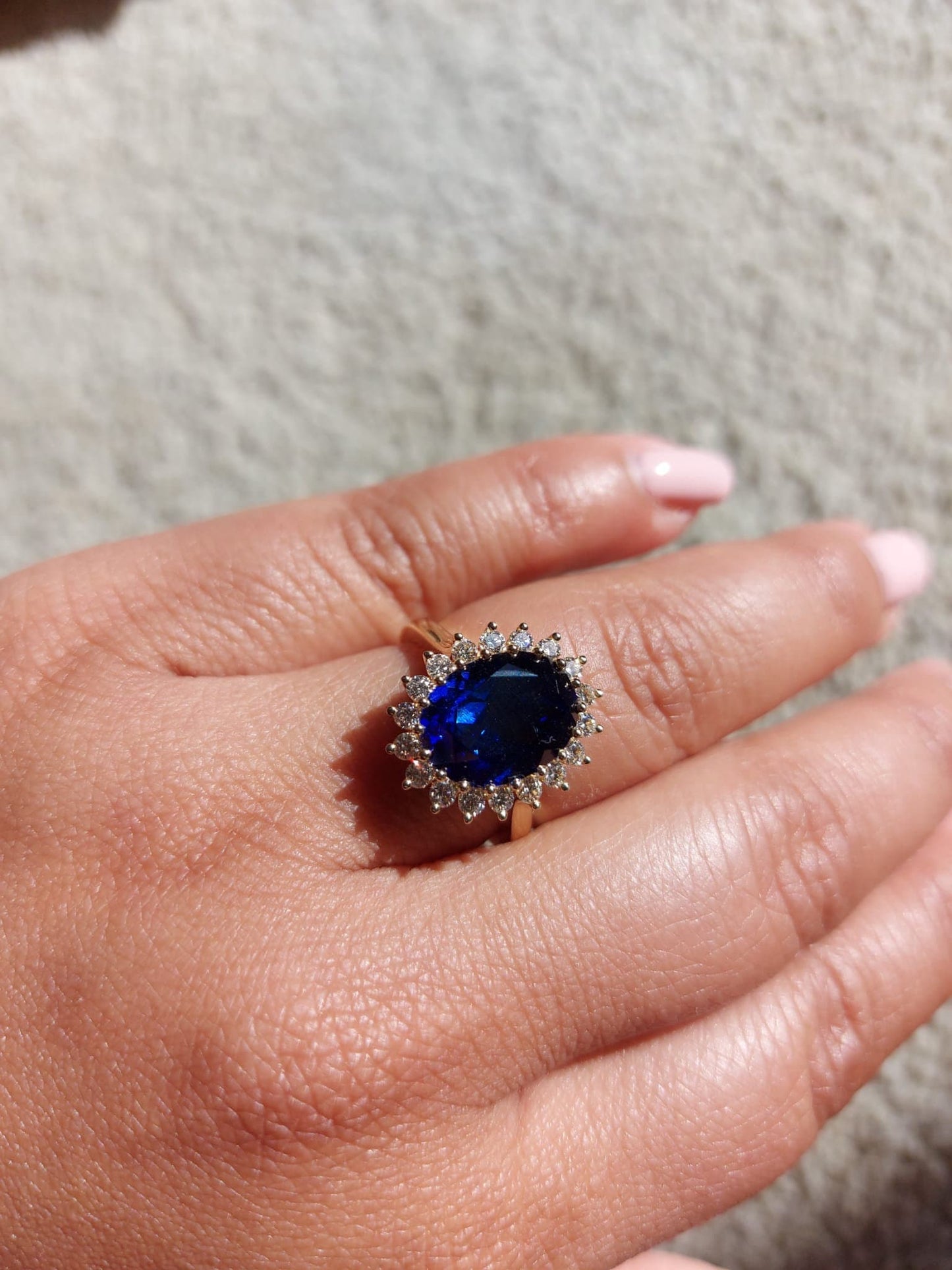 Bague de Fiançailles Ovale 6 carats avec Diamant Bleu Naturel et Saphir Oval cut 1Ct Saphir naturel engagement ring in Gold or Platinum — custom handcrafted by Forever For Love