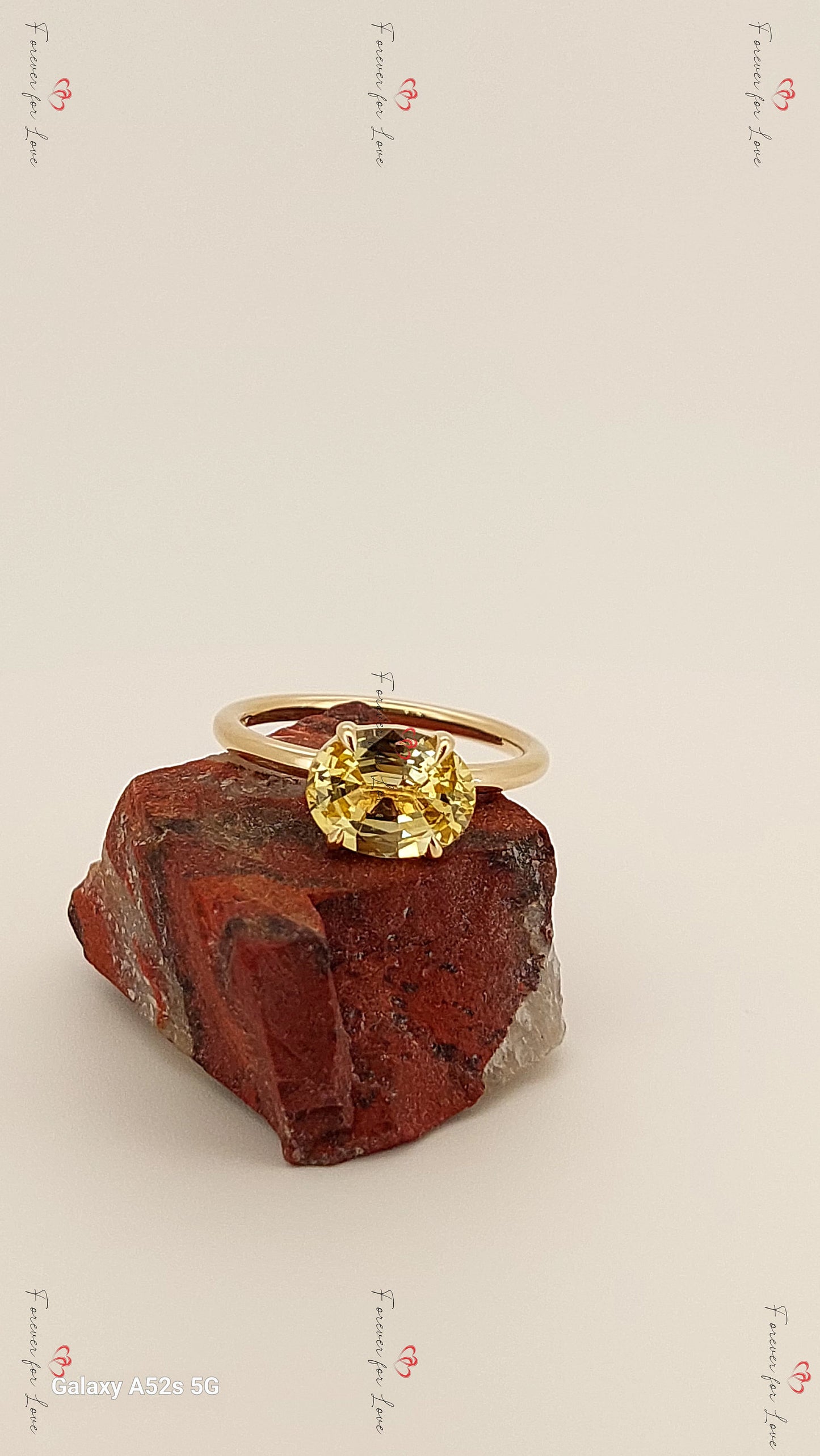 Bague de fiançailles ovale 2 carats saphir jaune Oval cut 1Ct Saphir naturel engagement ring in Gold or Platinum — custom handcrafted by Forever For Love