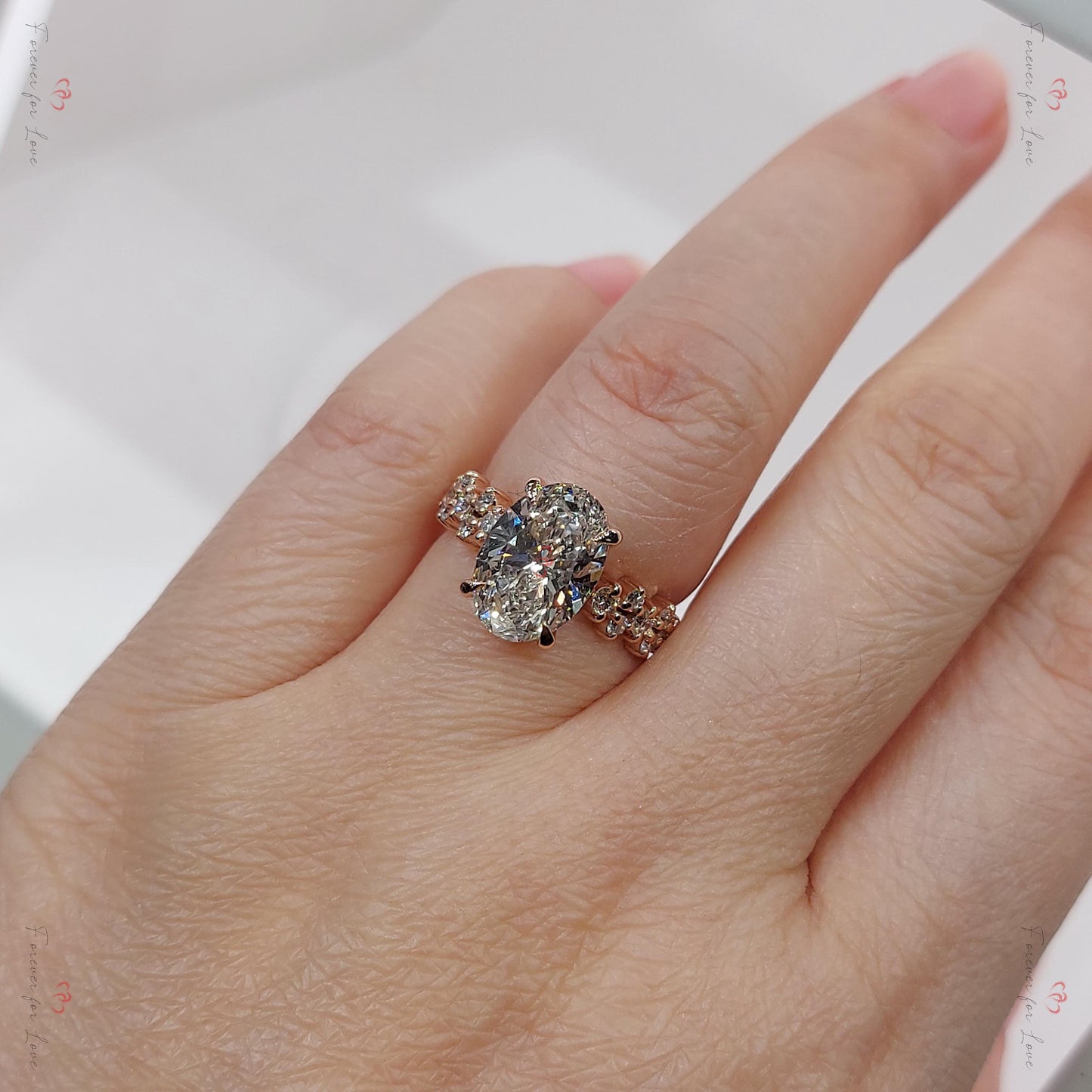 3 Karat ovaler Labor-Diamant-Verlobungsring Oval cut Moissanite engagement ring in 935er Argentium Silber — custom handcrafted by Forever For Love