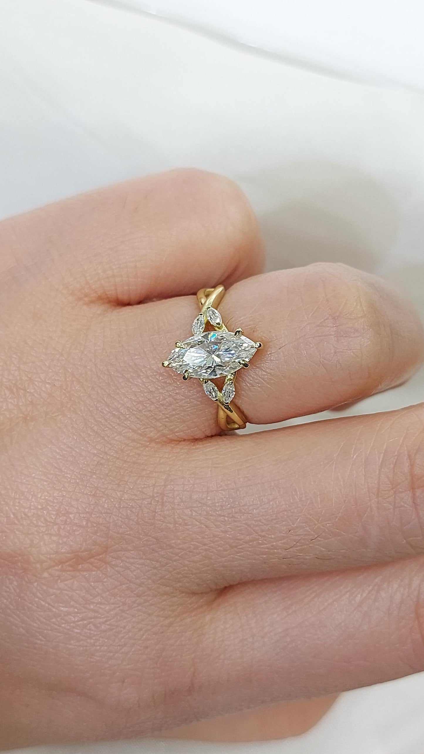 Bague de fiançailles solitaire en diamant de laboratoire taille marquise de 1 carat Marquise cut Moissanite taille brillant engagement ring in Gold or Platinum — custom handcrafted by Forever For Love