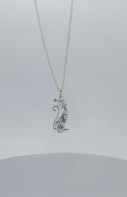 Katzen Diamant Halskette, 14k Weißgold, zierliche minimalistische Katzen-Anhänger, Diamant Damen Halskette, besonderes Geschenk für sie.