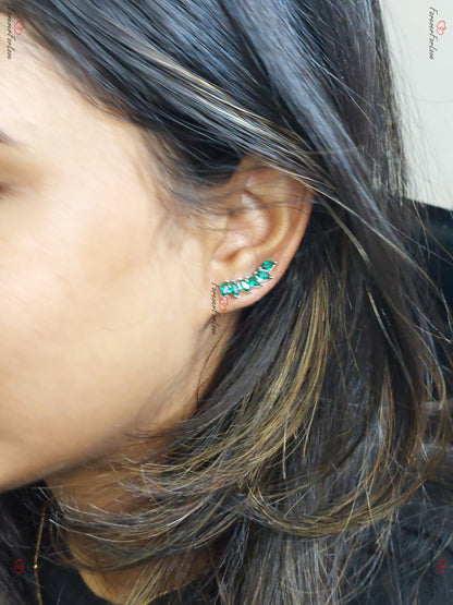 Boucles d'oreilles grimpantes émeraude, boucles d'oreilles en or massif 14 carats, pierre de naissance de mai, cadeau pour elle, cadeau de demoiselle d'honneur, cadeau de mariage, cadeau d'anniversaire, cadeau de Saint-Valentin