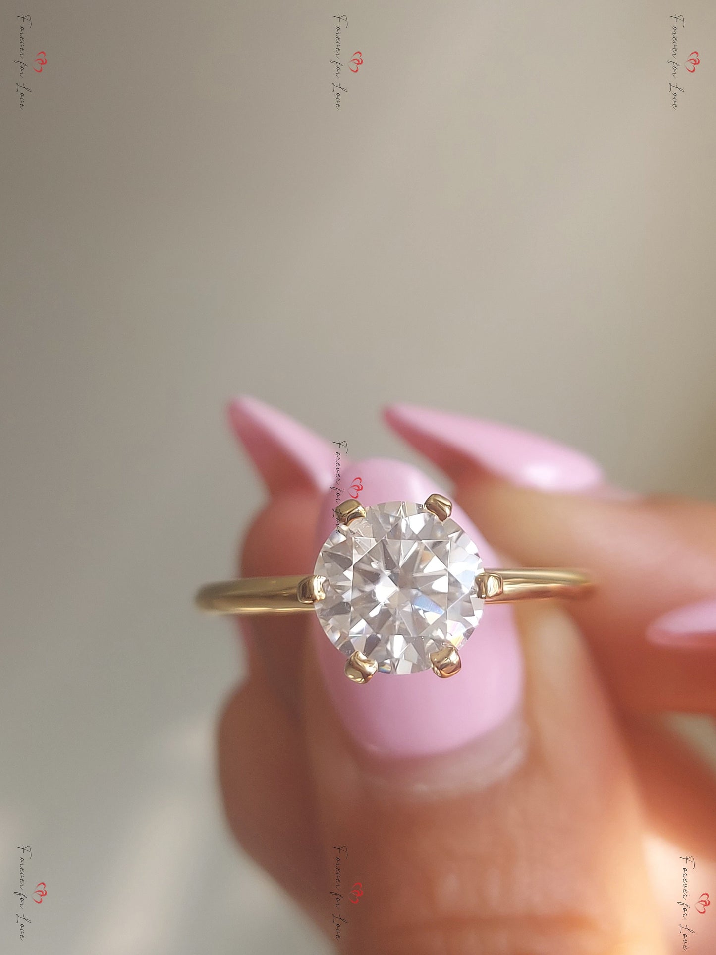 2 Karat runder Moissanit-Solitärring mit Messerkante Round cut Moissanite engagement ring in 935 Argentium Silber — custom handcrafted by Forever For Love