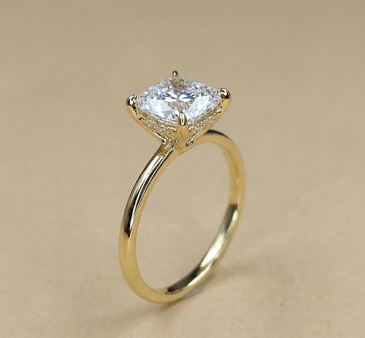1,2 Karat Cushion Labordiamant Verlobungsring mit verstecktem Halo Cushion cut Moissanite engagement ring in 935er Argentium Silber — custom handcrafted by Forever For Love