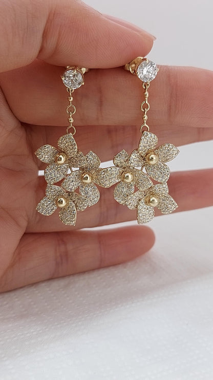 14k Gold Flower Drop, Solid Dangling Gold Earring with Flower Charms, Bubble Flower Earring Charm, Flower Earrings, Dangling diamond