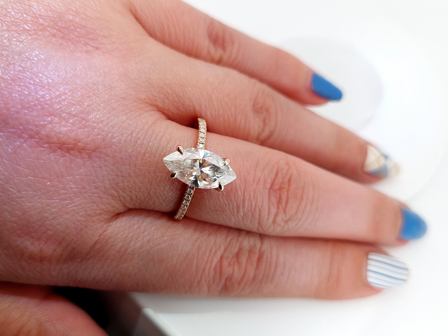 4 Karat IGI-zertifizierter Marquise Labordiamant Hidden Halo Verlobungsring Marquise cut Moissanite engagement ring in 935 Argentium Silber — custom handcrafted by Forever For Love