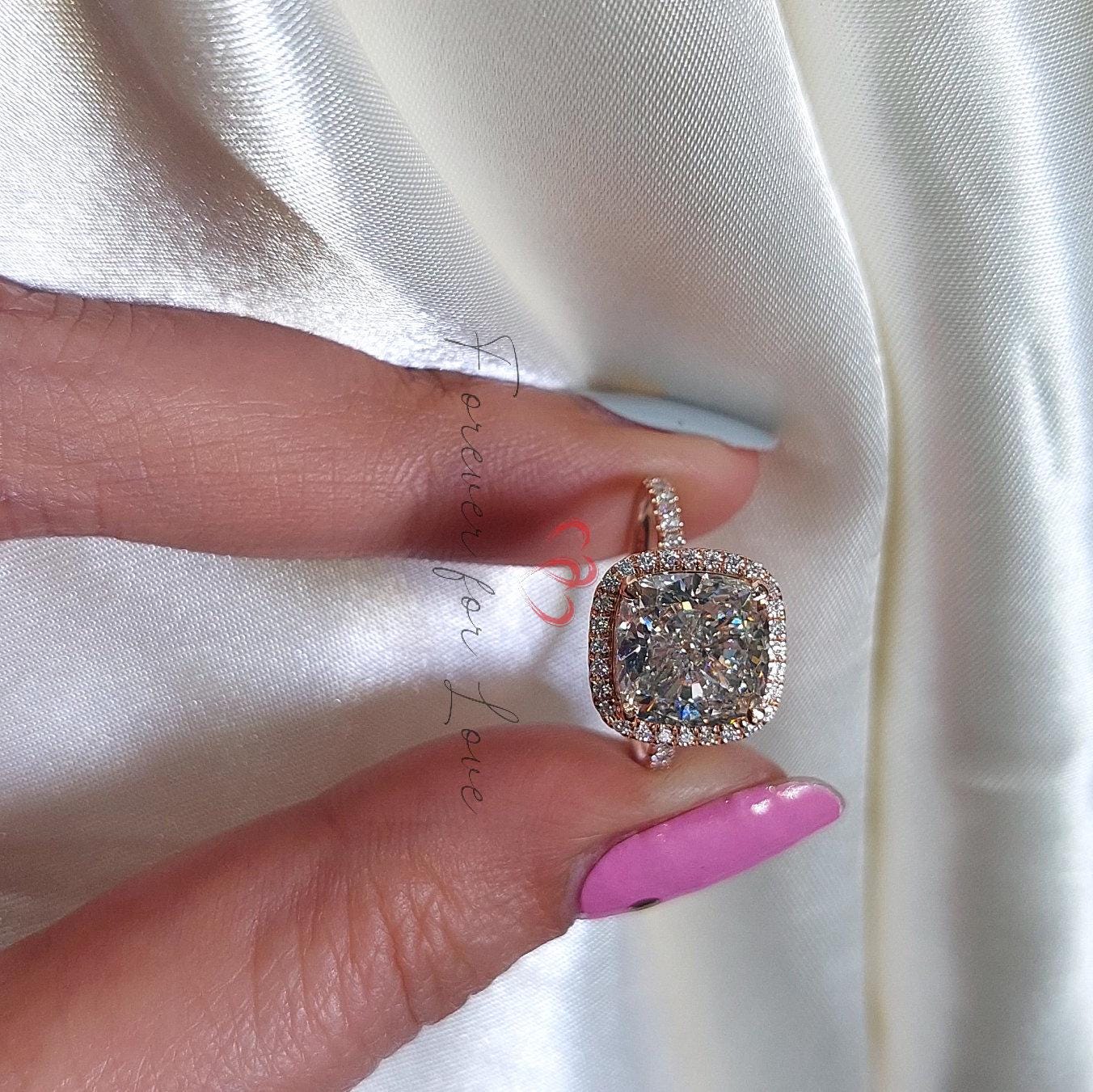 Bague de Fiançailles Halo Diamant Taille Coussin Cushion cut 1Ct Moissanite taille brillant engagement ring in Gold or Platinum — custom handcrafted by Forever For Love
