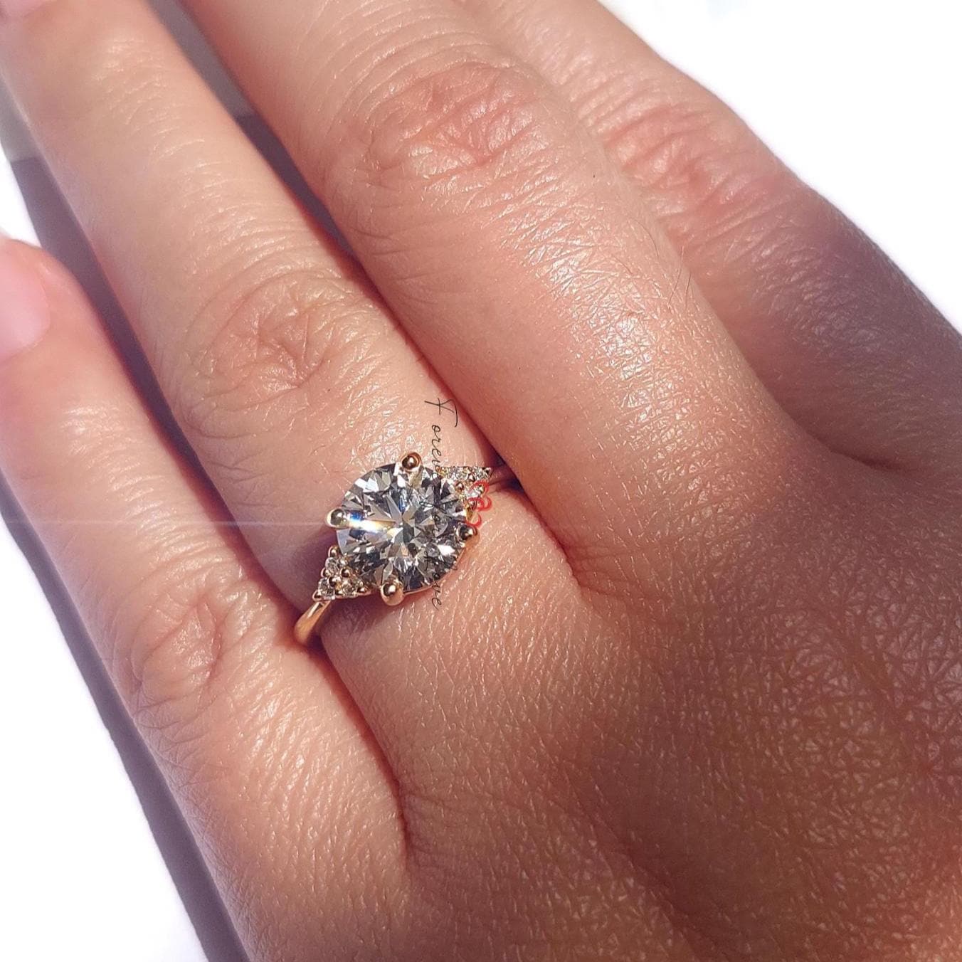 2,1 Karat IGI-zertifizierter runder Labor-Diamantring mit drei Steinen Round cut Moissanite engagement ring in Gold or Platinum — custom handcrafted by Forever For Love