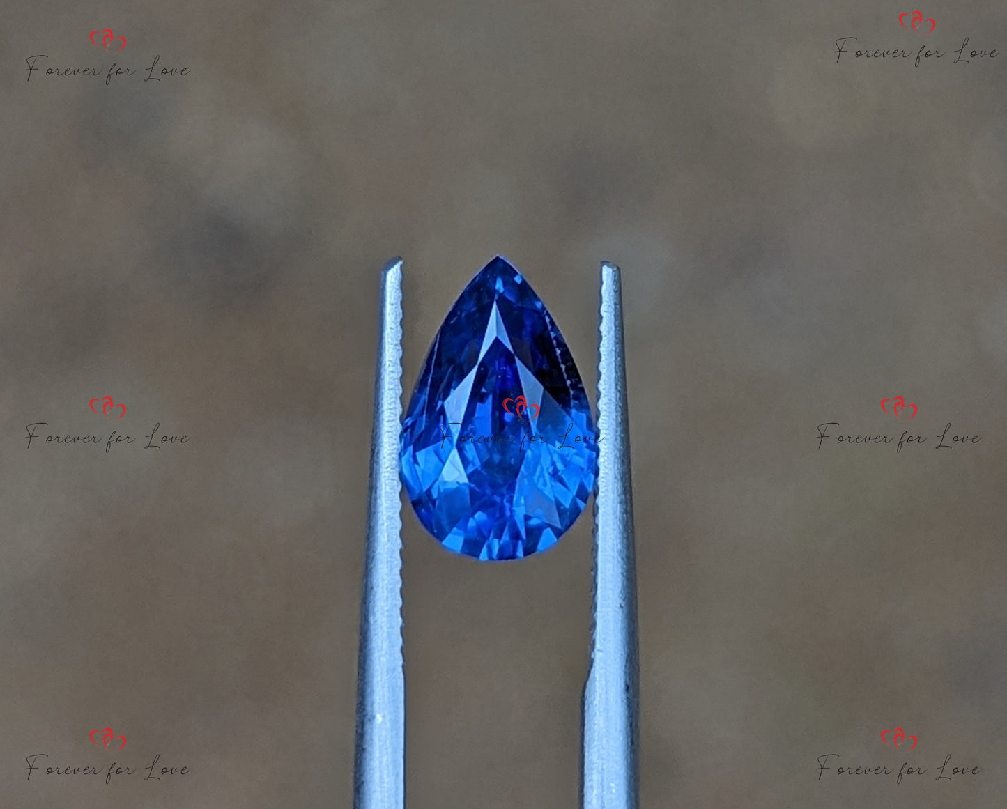 Blauer Birnen-Saphir 2 Karat, natürlicher, unbehandelter, birnenförmiger Edelstein aus Ceylon, 9,7 x 6,2 x 4,5 cm, individuelles Schmuckgeschenk für Sie Moissanite engagement ring in Gold or Platinum — custom handcrafted by Forever For Love
