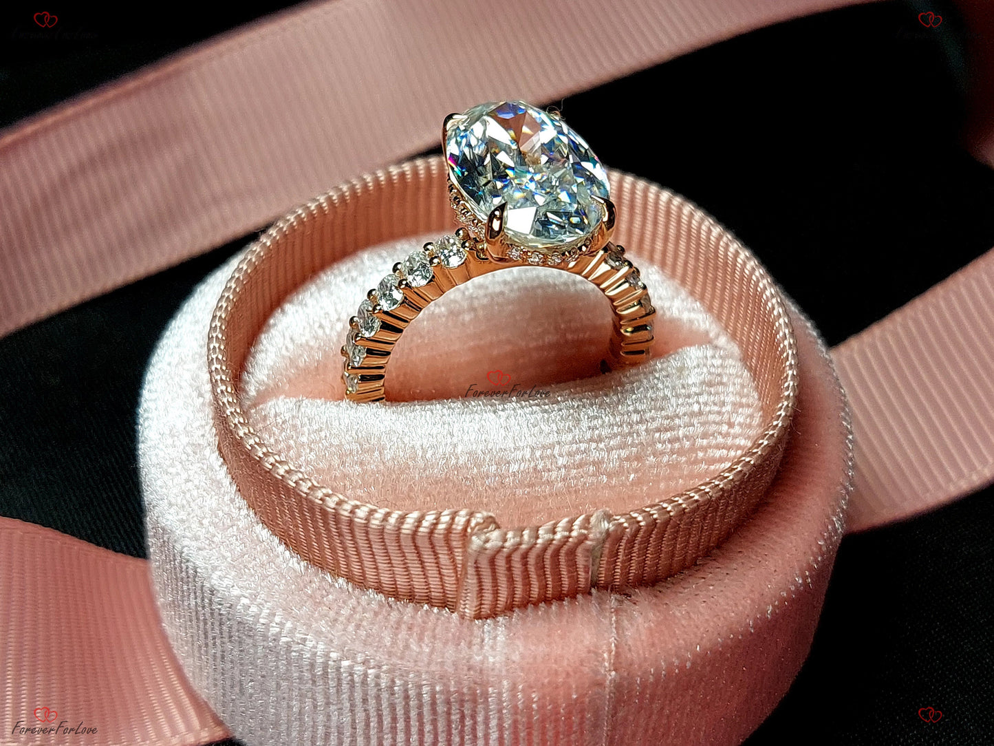 Bague de Fiançailles Ovale 5 Ct Diamant et Moissanite, Halo Caché Oval cut Moissanite taille brillant engagement ring in Gold or Platinum — custom handcrafted by Forever For Love