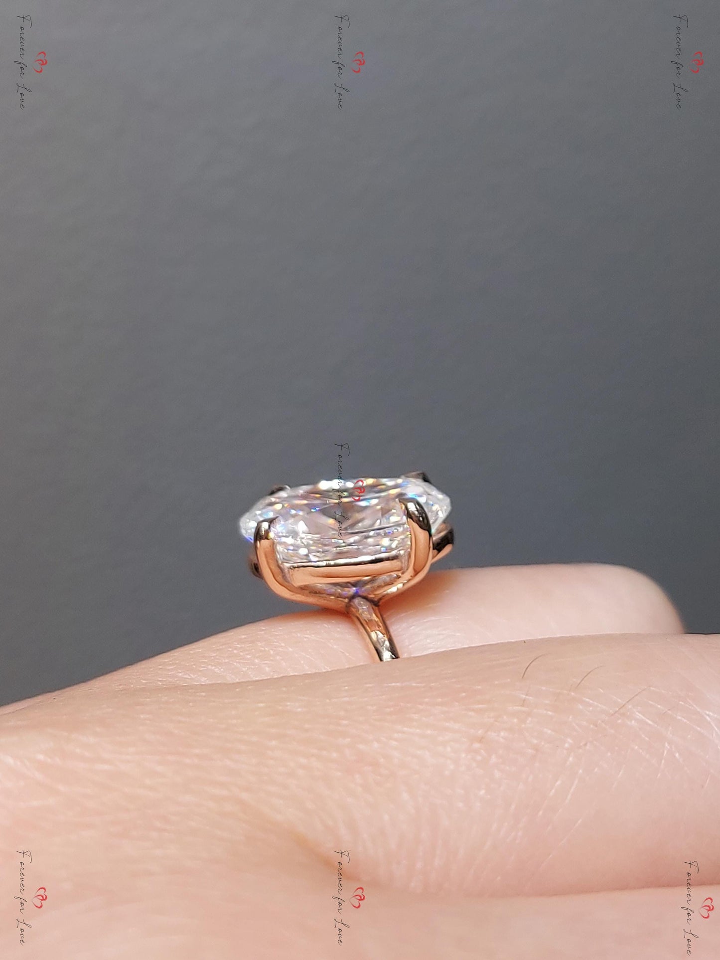 5 Karat ovaler Moissanit-Verlobungsring Oval cut Moissanite engagement ring in 935 Argentium Silber — custom handcrafted by Forever For Love
