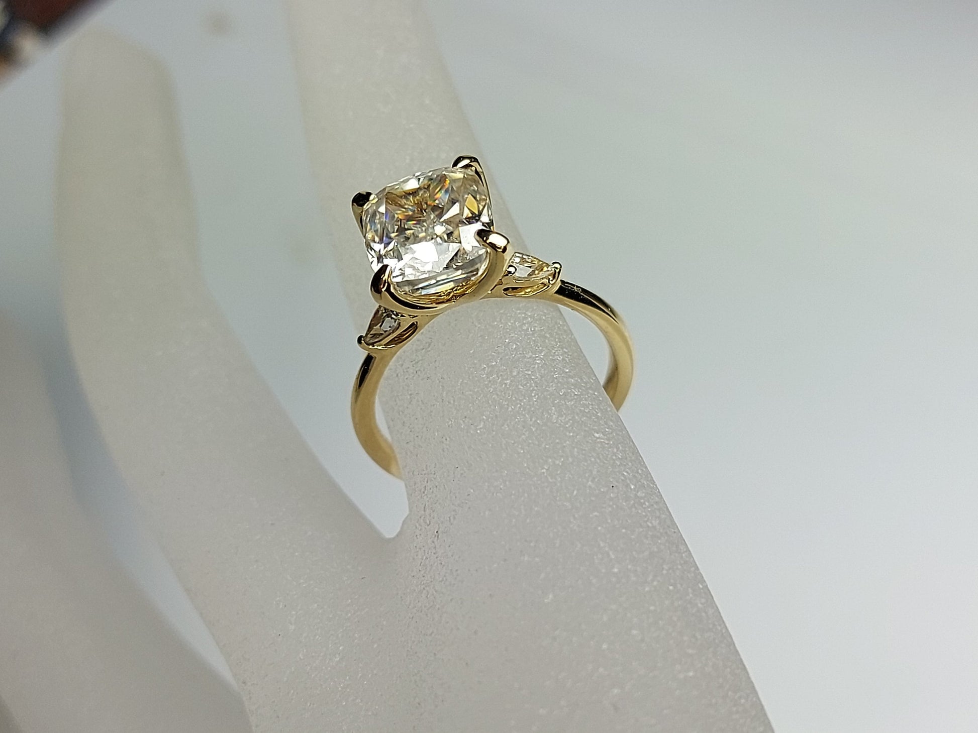 3.5 Ct Cushion Cut Engagement Ring, 3.5 CT Moissanite Engagement in Solid Gold, Elongated diamond Engagement Ring, Modern Engagement Ring.