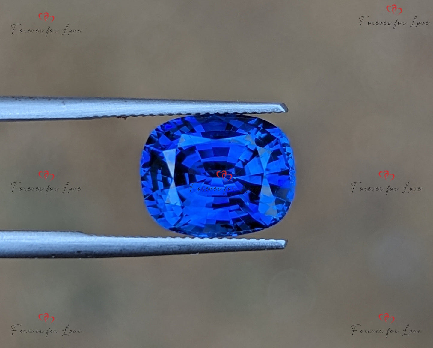 Natürlicher Royalblauer Saphir 4,1 Karat, kissenförmiger loser Edelstein, 10 mm x 8 mm x 5,8 mm, individuelles Schmuckgeschenk für sie Moissanite engagement ring in Gold or Platinum — custom handcrafted by Forever For Love