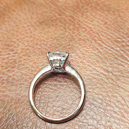 Oval Moissanite Halo Engagement Ring