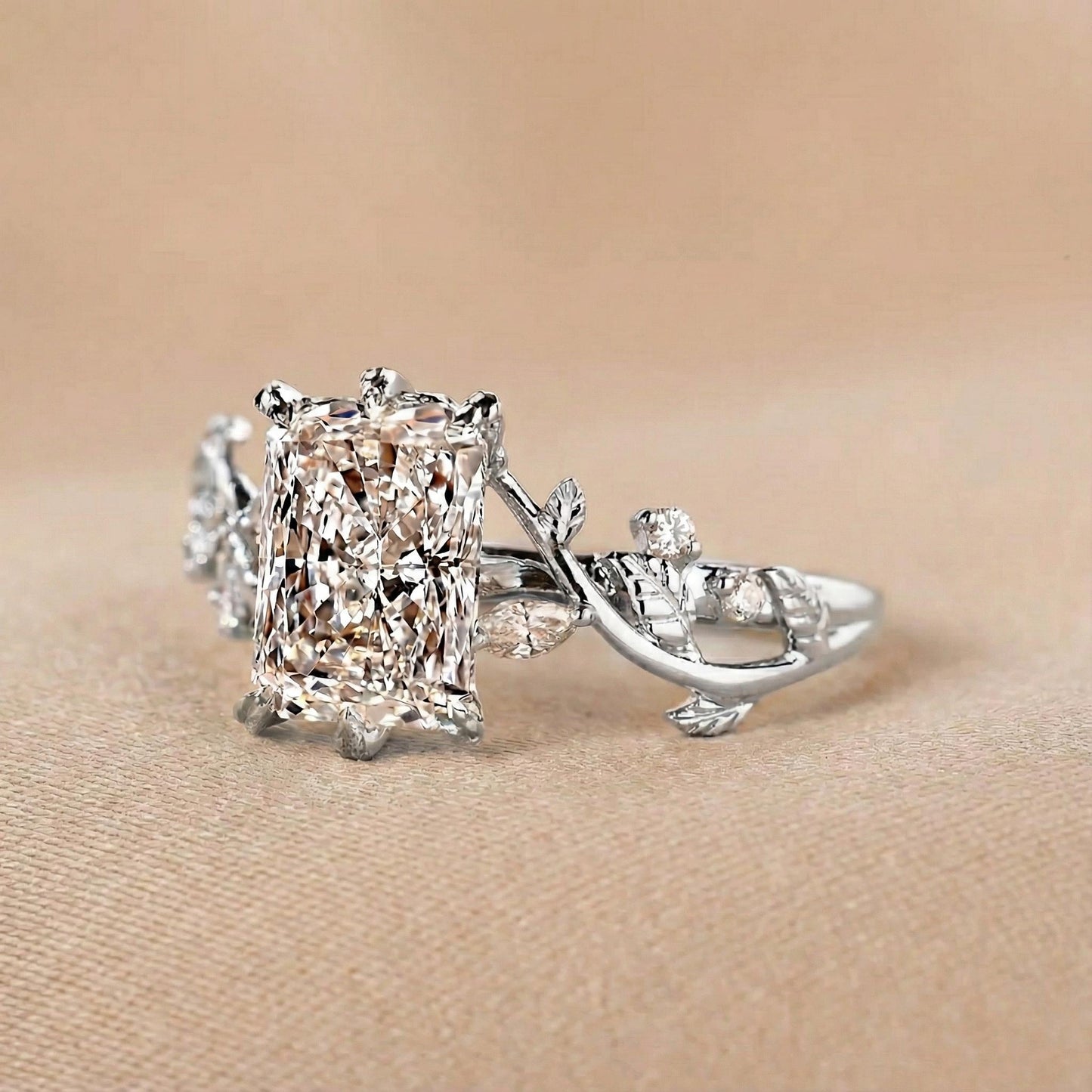 Strahlender Diamant-Verlobungsring im Natur-Look, Blatt- und Blüten-Design, einzigartiger Versprechensring für sie, Jubiläumsgeschenk Radiant cut Moissanite engagement ring in 935 Argentium Silber — custom handcrafted by Forever For Love
