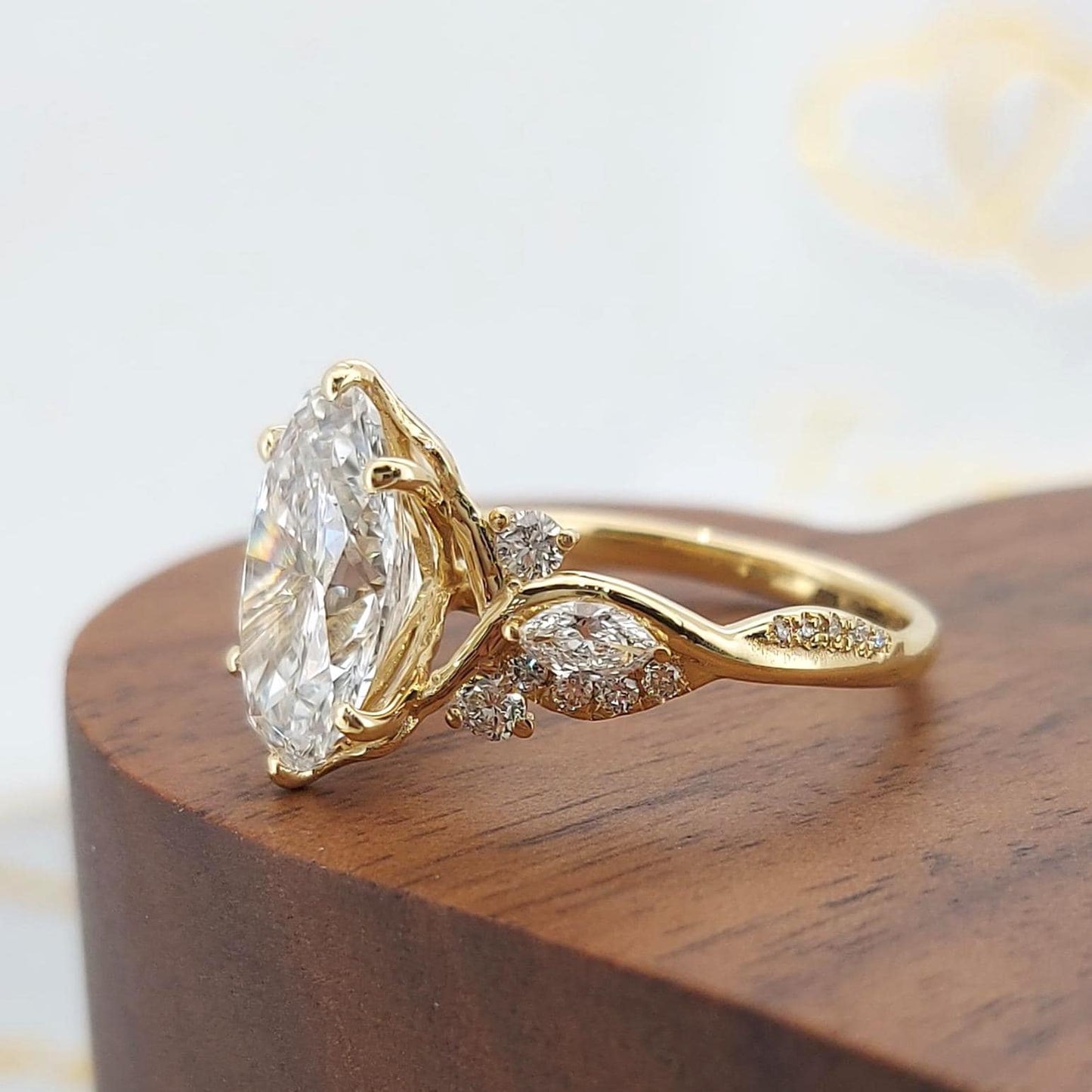 3.3ct Naturinspirierter E, VVS2, IGI-zertifizierter ovaler Diamant-Verlobungsring, Naturinspiriertes Design, Ehering, Perfektes Hochzeitsgeschenk Oval cut Moissanite engagement ring in 935 Argentium Silber — custom handcrafted by Forever For Love