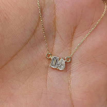 0,8 tcw Toi et Moi Diamant-Anhänger, Smaragd- und Tropfenschliff-Halskette, zierliche goldene Minimal-Halskette, Labordiamant-Geschenk für sie
