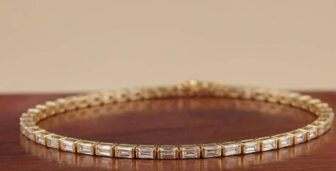 Bracelet de tennis diamant en or blanc 14 carats, bracelet de tennis baguette, bracelet de laboratoire, beau bracelet diamant jaune Moissanite engagement ring in Gold or Platinum — custom handcrafted by Forever For Love