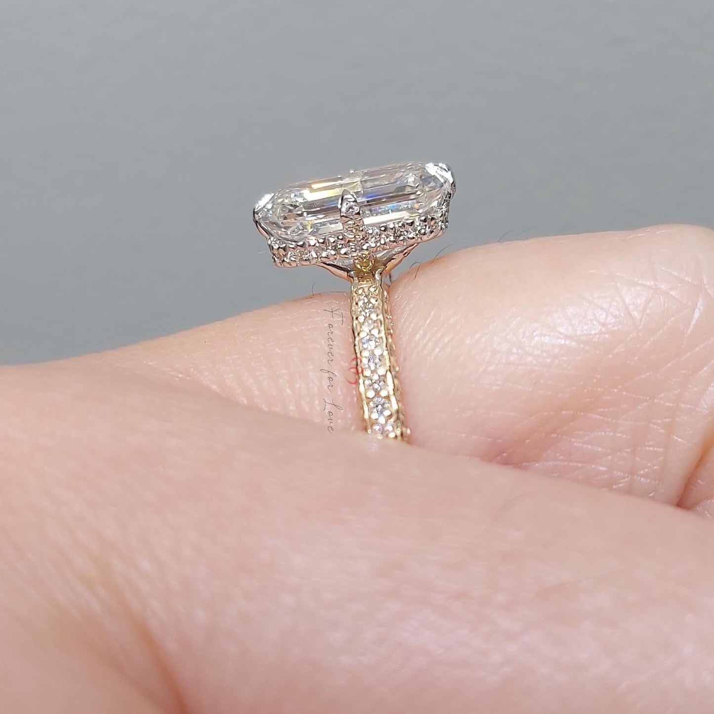 Bague de fiançailles solitaire émeraude, diamant de laboratoire émeraude 3 carats Emerald cut 1Ct Moissanite taille brillant engagement ring in Gold or Platinum — custom handcrafted by Forever For Love