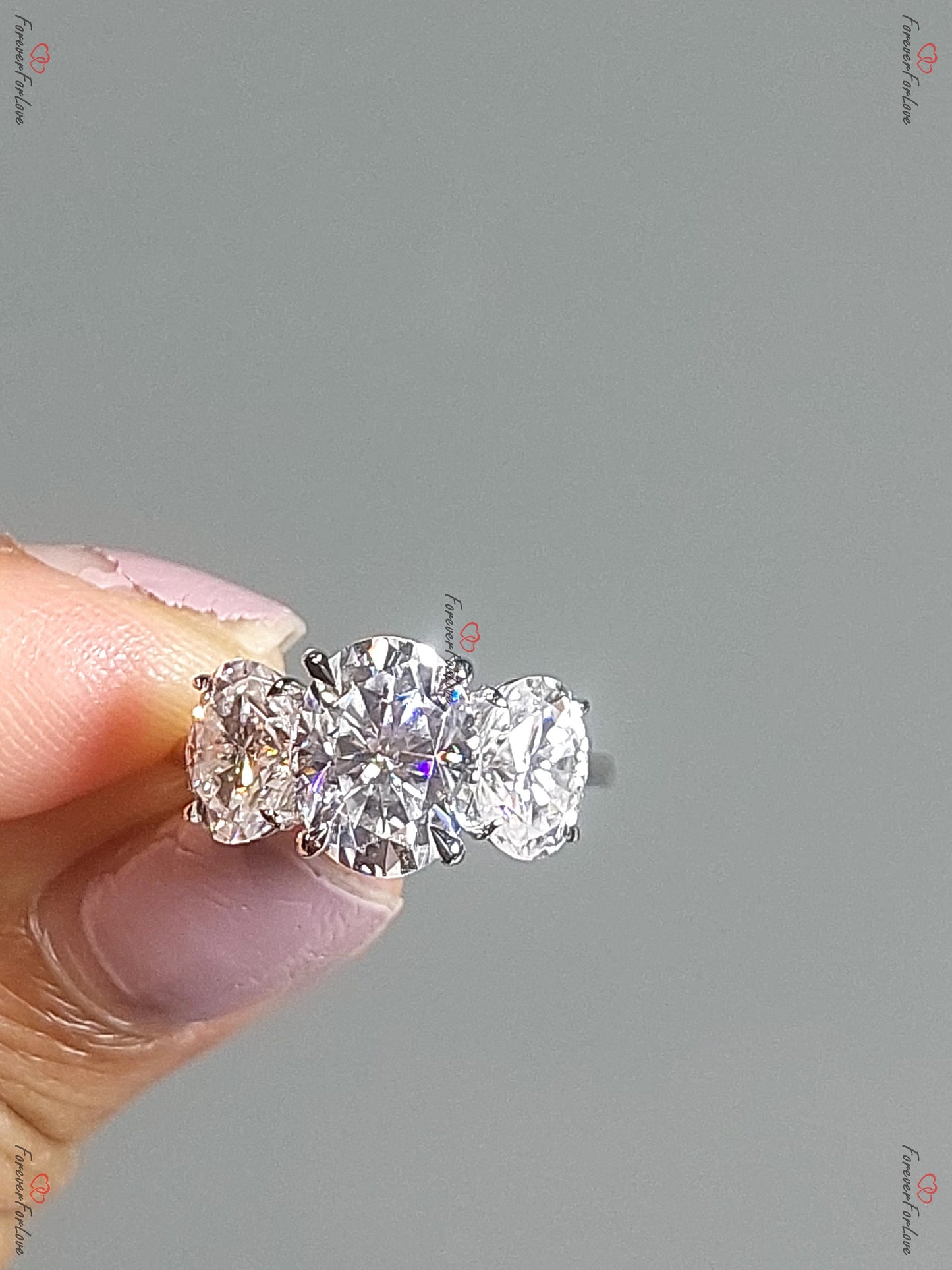 Vintage Oval Moissanit Verlobungsring einzigartiger Cluster Platin Verlobungsring Damen Trilogie Hochzeit Braut Art Deco Hochzeitstag Oval cut Moissanite engagement ring in Gold or Platinum — custom handcrafted by Forever For Love