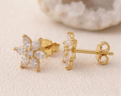 Blumenohrstecker mit Marquiseschliff Diamanten aus 14k Gold, zierliche Alltags-Diamantohrringe, minimalistischer Schmuck, perfektes Geschenk