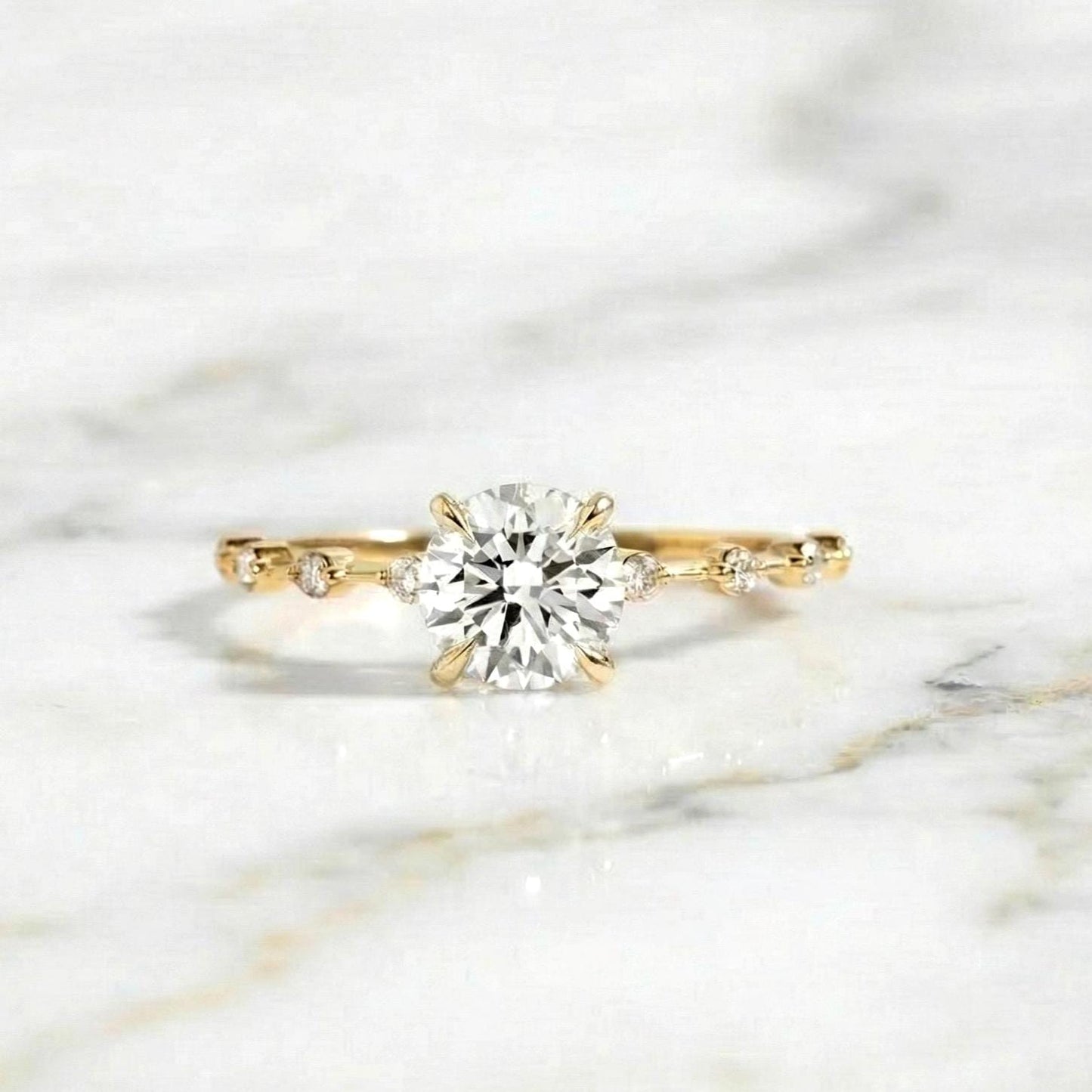 Bague de fiançailles en diamant de laboratoire certifié IGI de 3,1 carats Round cut 1Ct Moissanite taille brillant engagement ring in Gold or Platinum — custom handcrafted by Forever For Love
