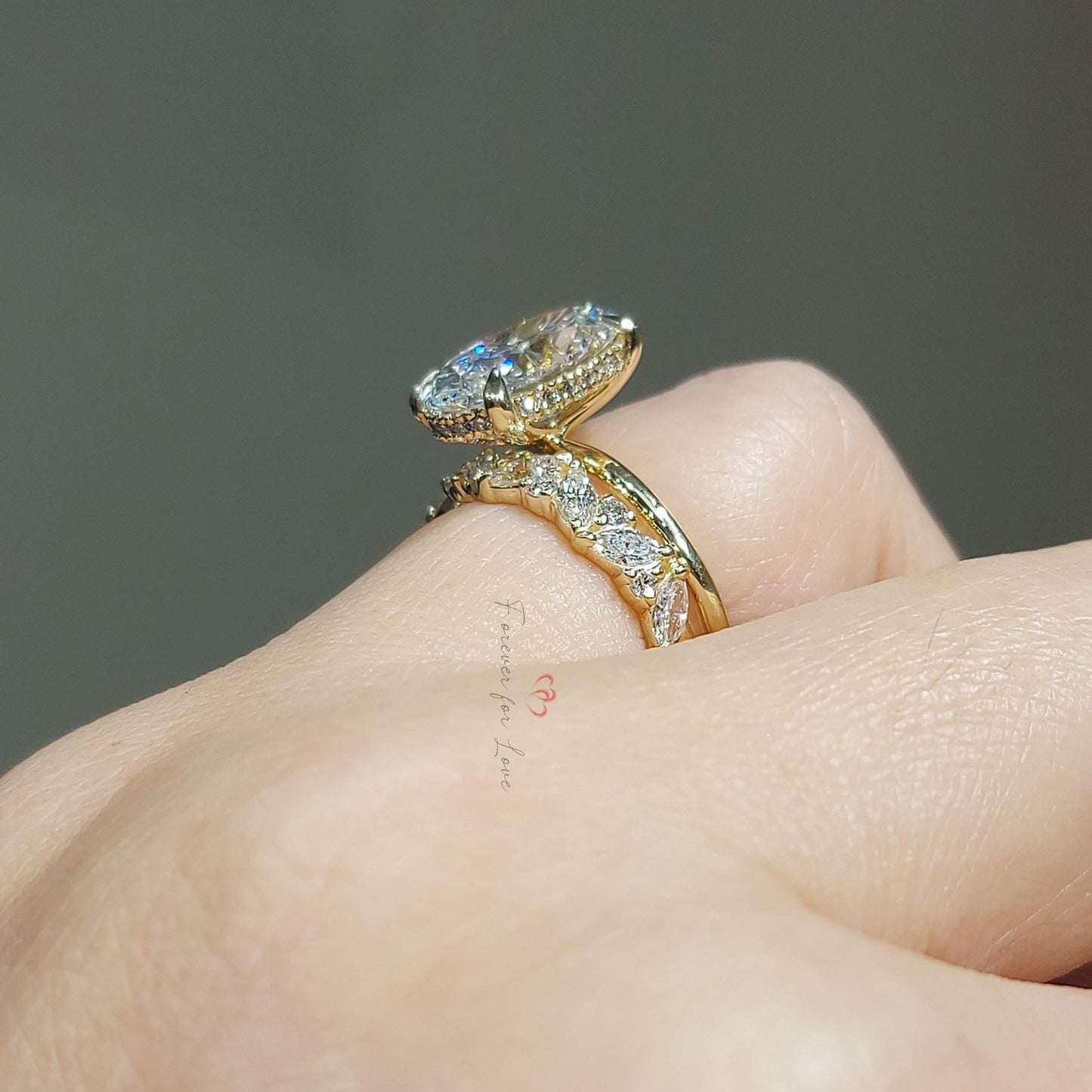 3,5 Karat ovales Labordiamant-Brautset Oval cut Moissanite engagement ring in 935er Argentium Silber — custom handcrafted by Forever For Love