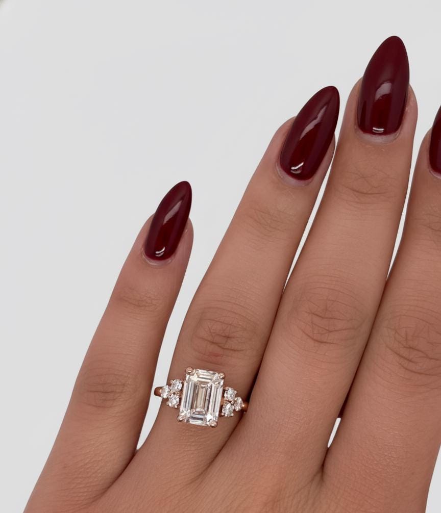 Verlobungsring mit drei Smaragdschliff-Diamanten Emerald cut Moissanite engagement ring in Gold or Platinum — custom handcrafted by Forever For Love