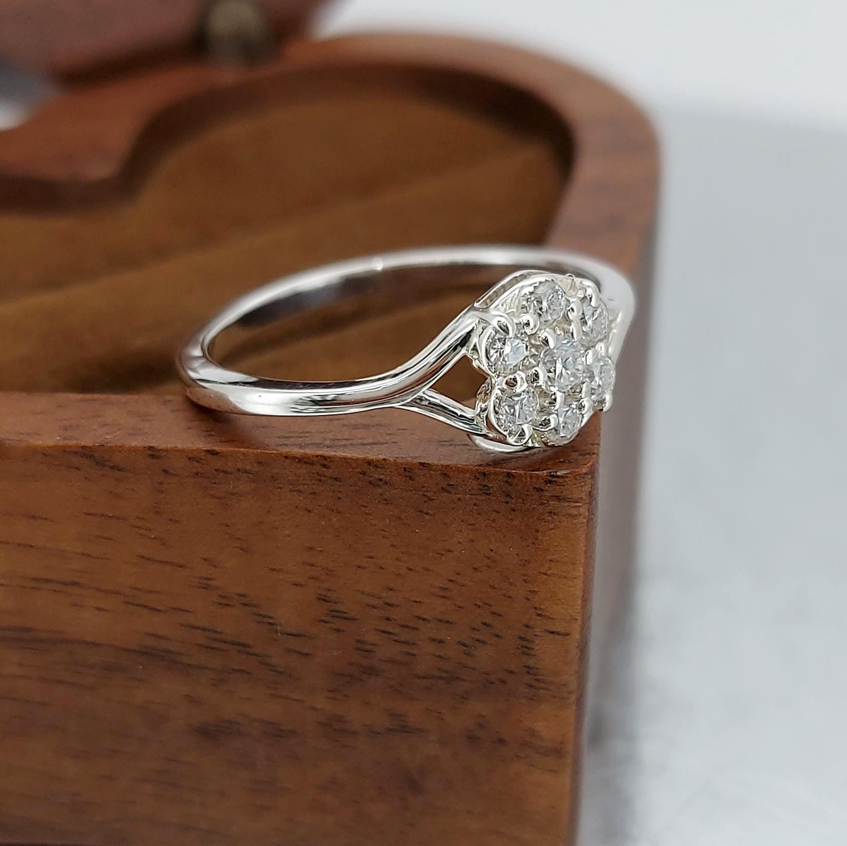 0.18 Ct IGI Certified Round Diamond Band