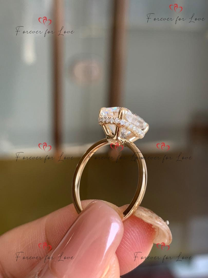 Bague de fiançailles moissanite coussin avec halo caché Cushion cut 1Ct Moissanite taille brillant engagement ring in Gold or Platinum — custom handcrafted by Forever For Love