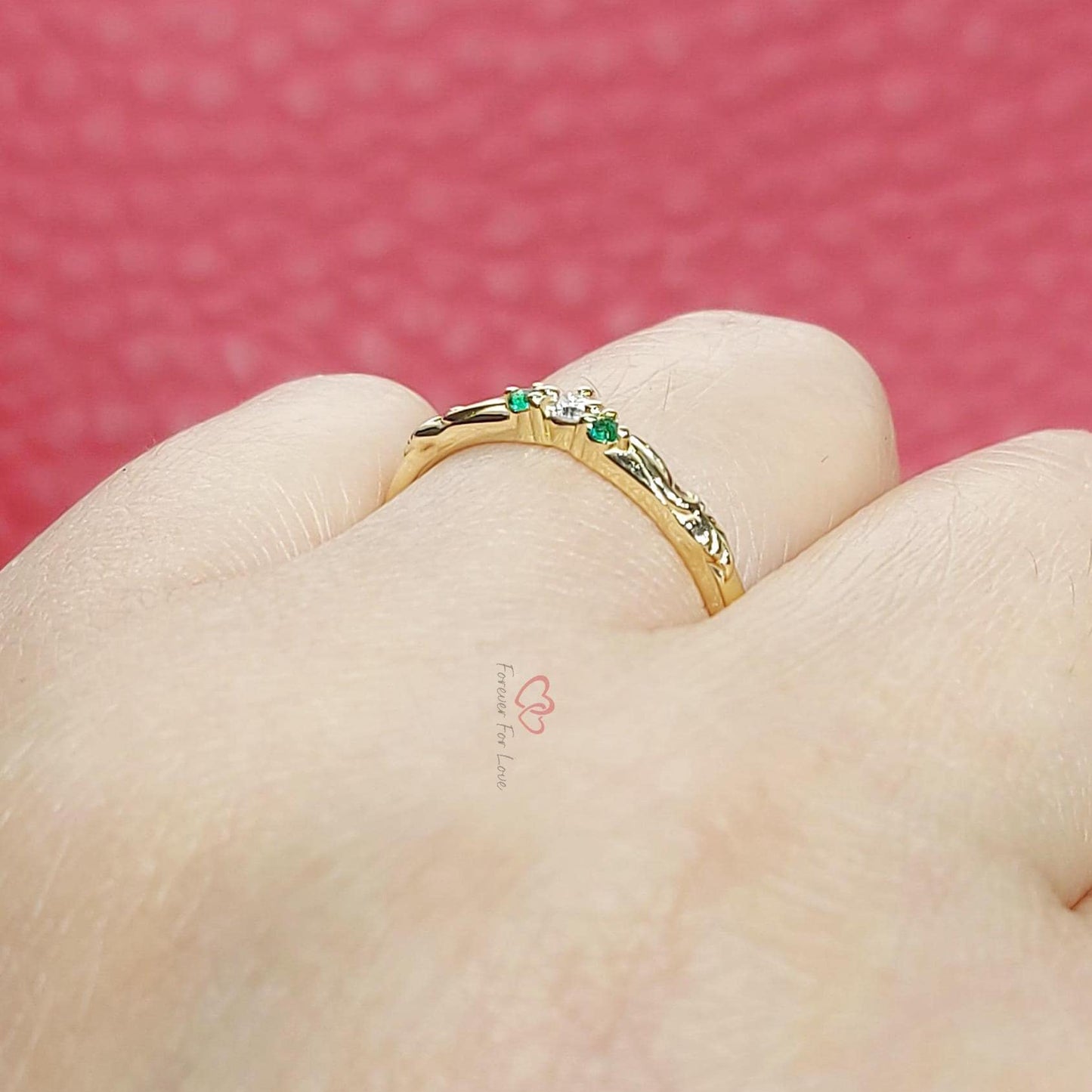 Ehering mit Diamanten und natürlichen Smaragden Emerald cut Moissanite engagement ring in 935er Argentium Silber — custom handcrafted by Forever For Love