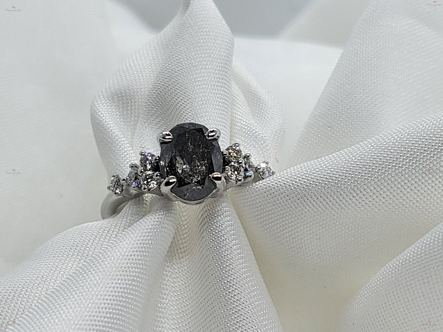 Ovaler Solitär-Verlobungsring mit Naturdiamant Oval cut Moissanite engagement ring in 935 Argentium Silber — custom handcrafted by Forever For Love