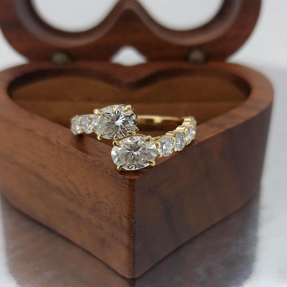 2.5 Ct IGI Certified Oval Lab Diamond Band