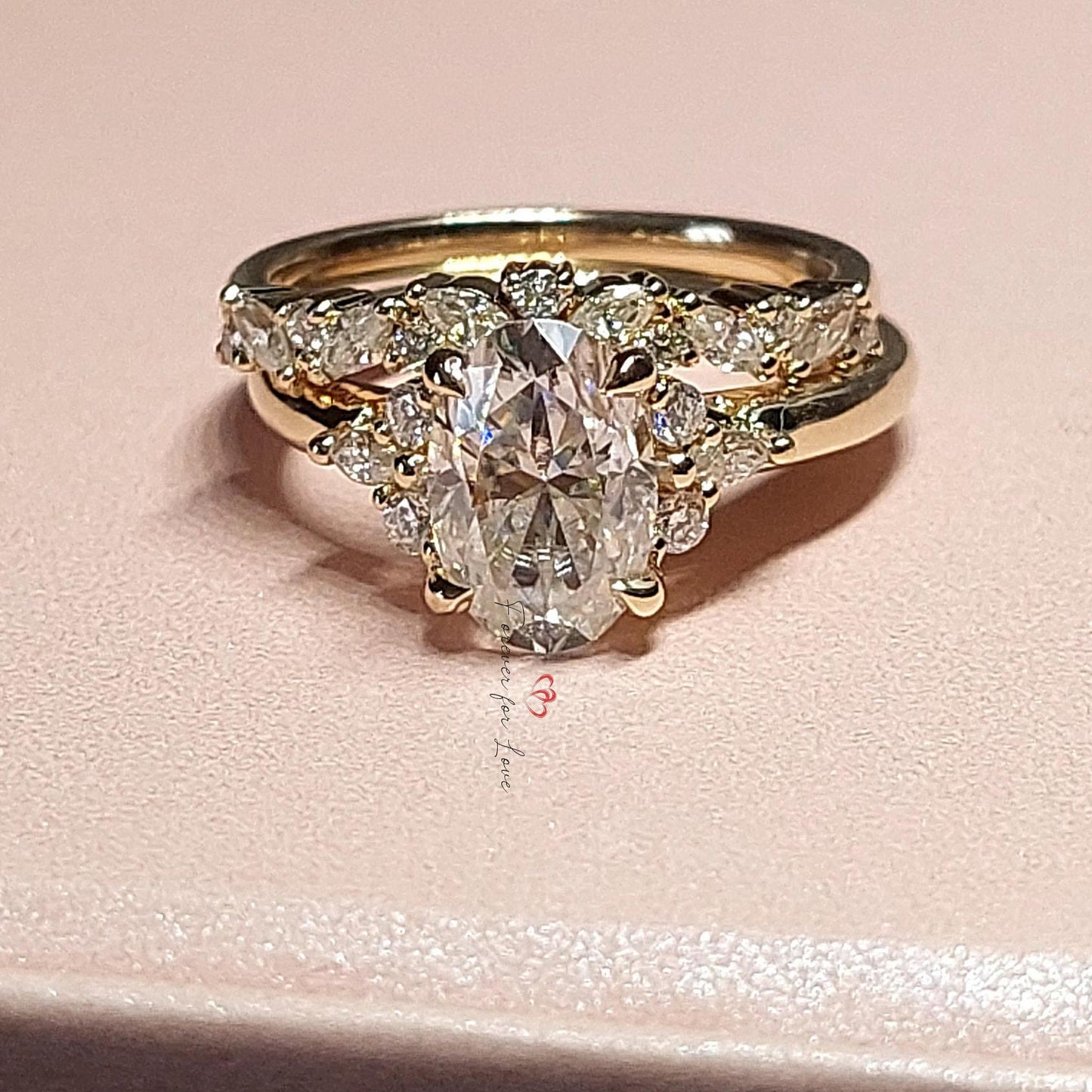 Parure de mariage avec diamant de laboratoire ovale certifié IGI de 1,5 carat Oval cut Moissanite taille brillant engagement ring in Gold or Platinum — custom handcrafted by Forever For Love