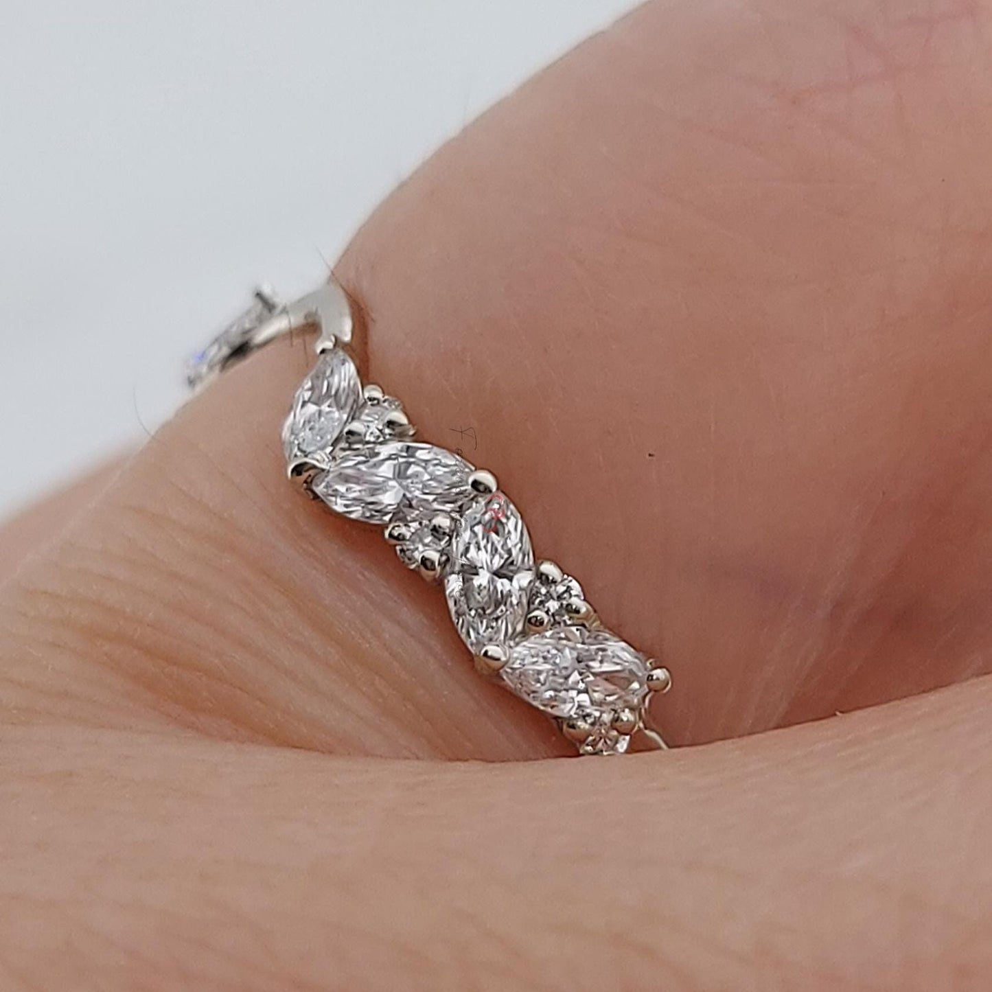 Bague de mariage vintage demi-éternité en or rose, bague de fiançailles pour femme avec diamants marquise et ronds, bague d'anniversaire Round cut Moissanite taille brillant engagement ring in Gold or Platinum — custom handcrafted by Forever For Love