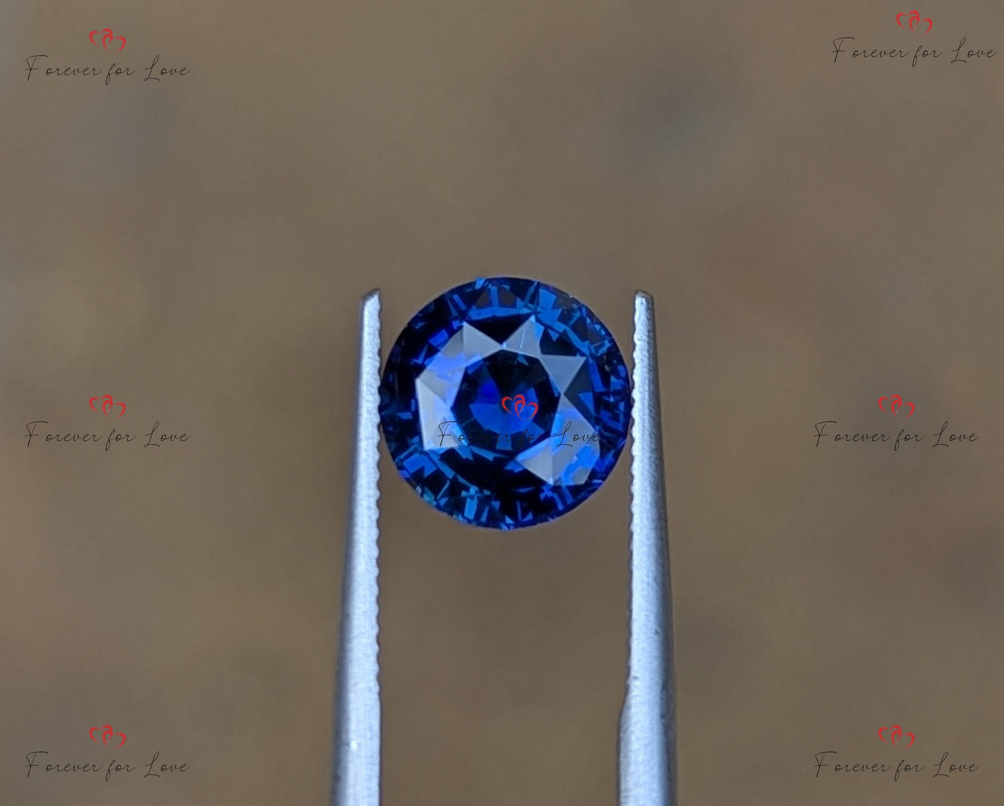 Saphir bleu bleuet 2,5 carats, Pierre précieuse naturelle de Ceylan de forme ronde, Bleu vif Moissanite engagement ring in Gold or Platinum — custom handcrafted by Forever For Love