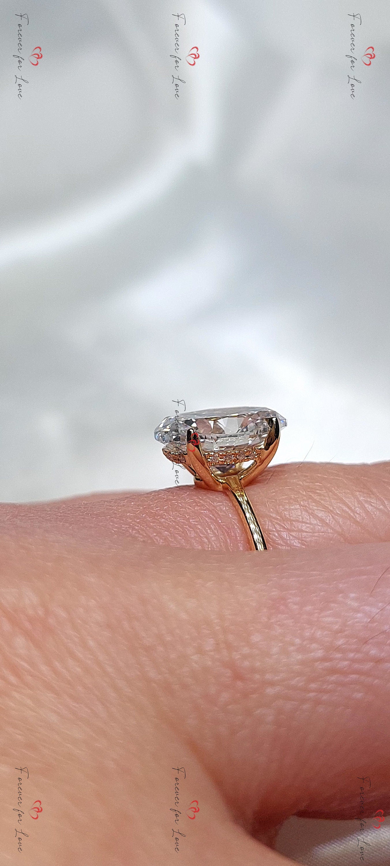 4.5 Karat Ovaler Labor-Diamant oder Moissanit Pavé Verlobungsring Oval cut Moissanite engagement ring in 935er Argentium Silber — custom handcrafted by Forever For Love