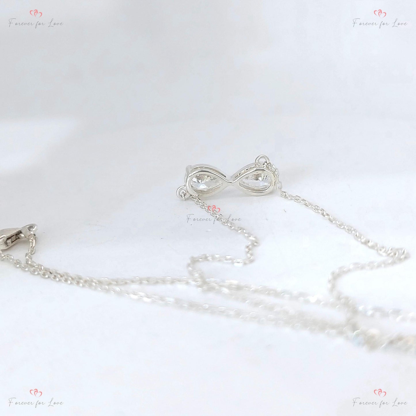 Forever-Anhänger, unendliche Liebe, Birnen-Diamant-Halskette, 14 Karat Gelbgold, zierlicher, minimalistischer Birnen-Anhänger, echter Diamant, besonderes Geschenk für sie. Moissanite engagement ring in Gold or Platinum — custom handcrafted by Forever For Love