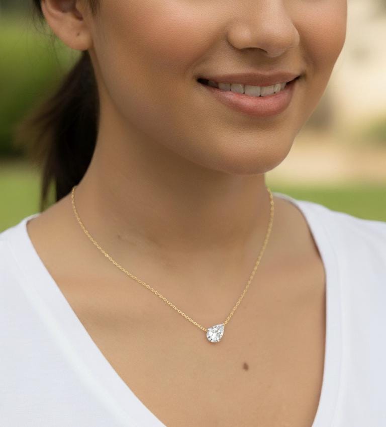 1 Karat Birnendiamant-Halskette, 14 Karat Gelbgold, zarte minimalistische Birnen-Anhänger, Labordiamant-Damen-Halskette, besonderes Geschenk für sie. Moissanite engagement ring in Gold or Platinum — custom handcrafted by Forever For Love