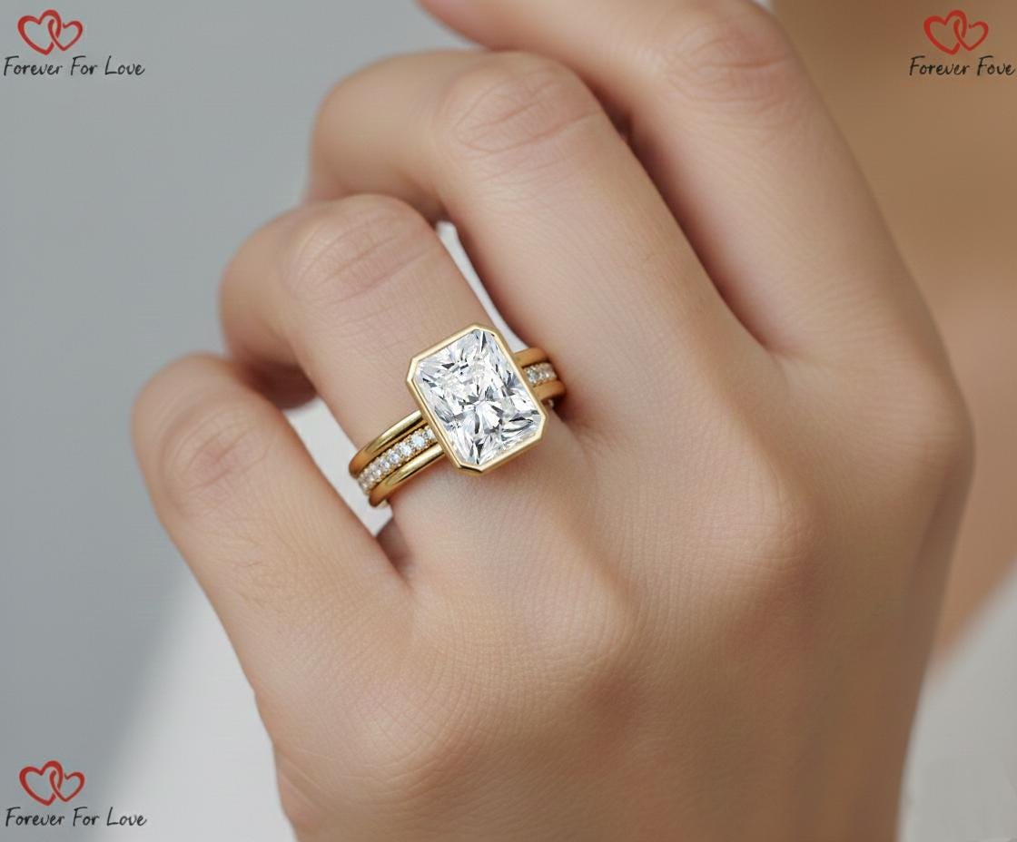 Bague de fiançailles en diamant de laboratoire radiant de 5,5 carats Radiant cut 1Ct Moissanite taille brillant engagement ring in Gold or Platinum — custom handcrafted by Forever For Love
