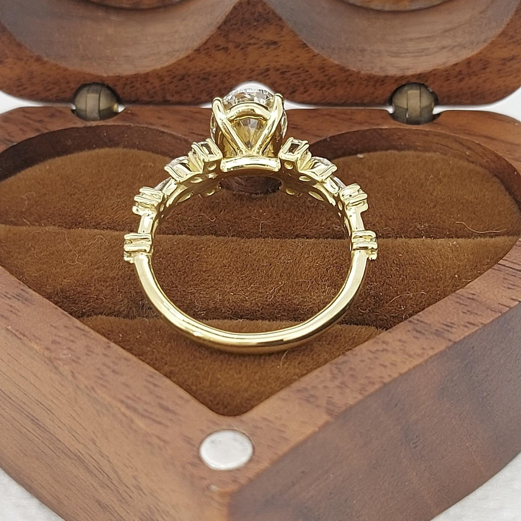 1.0 Ct IGI Certified Oval Lab Diamond Engagement Ring