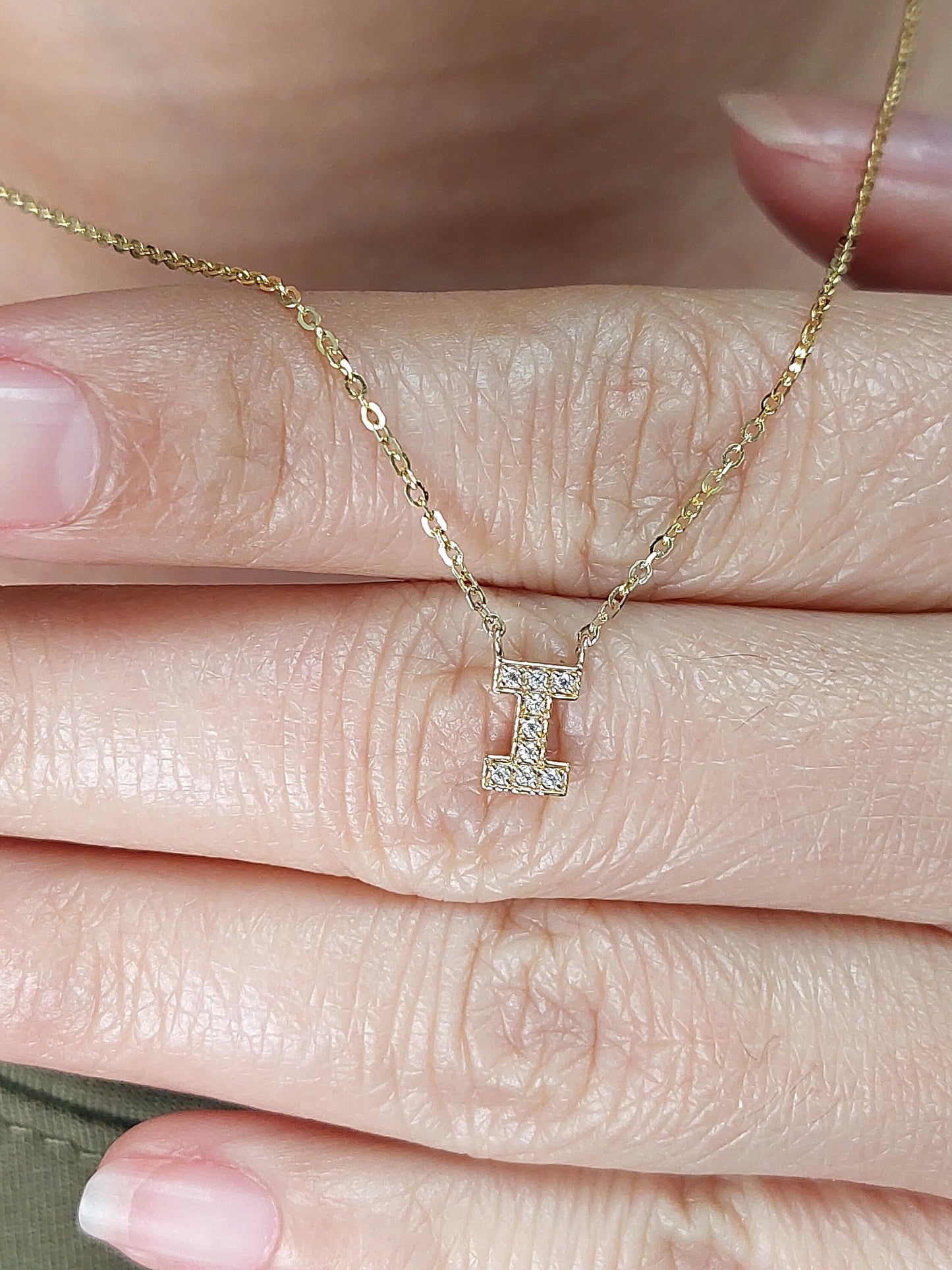 Initial-Halskette, 14 Karat Gelbgold, zierlicher minimalistischer Diamant-Anhänger, Damen-Halskette mit echten Diamantbuchstaben, Geburtstagsgeschenk für sie. Moissanite engagement ring in Gold or Platinum — custom handcrafted by Forever For Love