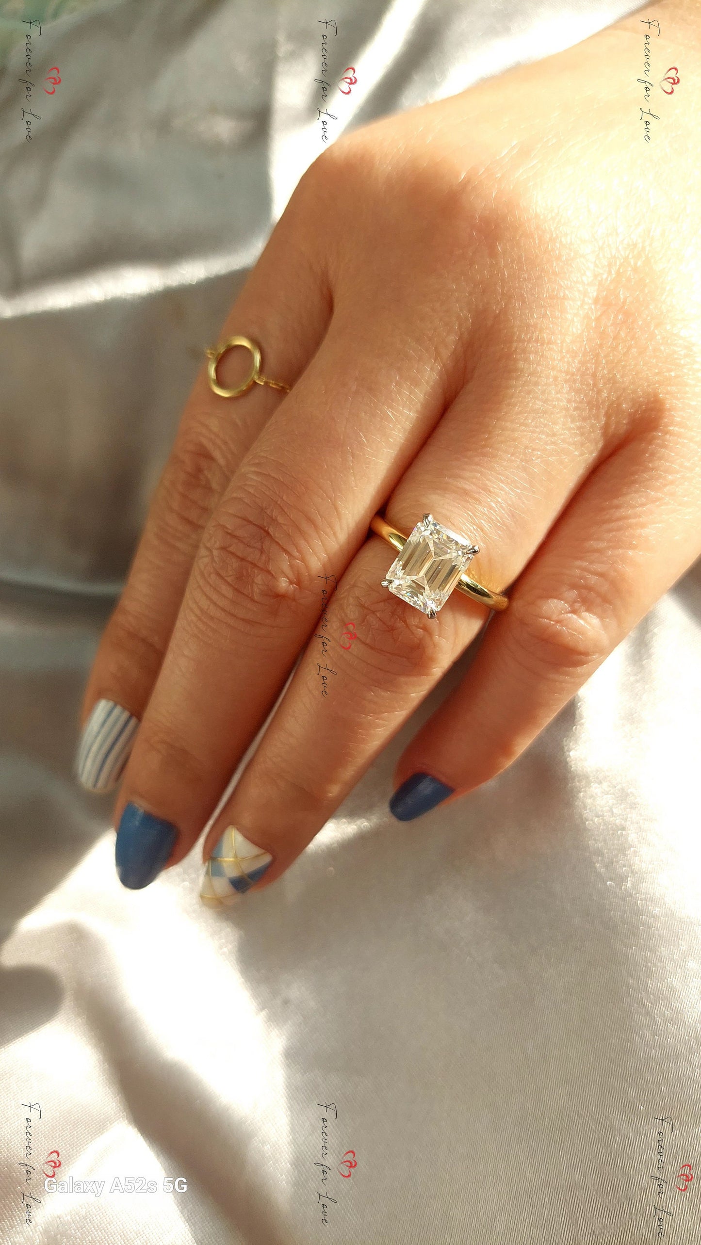 Bague de fiançailles solitaire émeraude, diamant et moissanite Emerald cut 1Ct Moissanite taille brillant engagement ring in Gold or Platinum — custom handcrafted by Forever For Love
