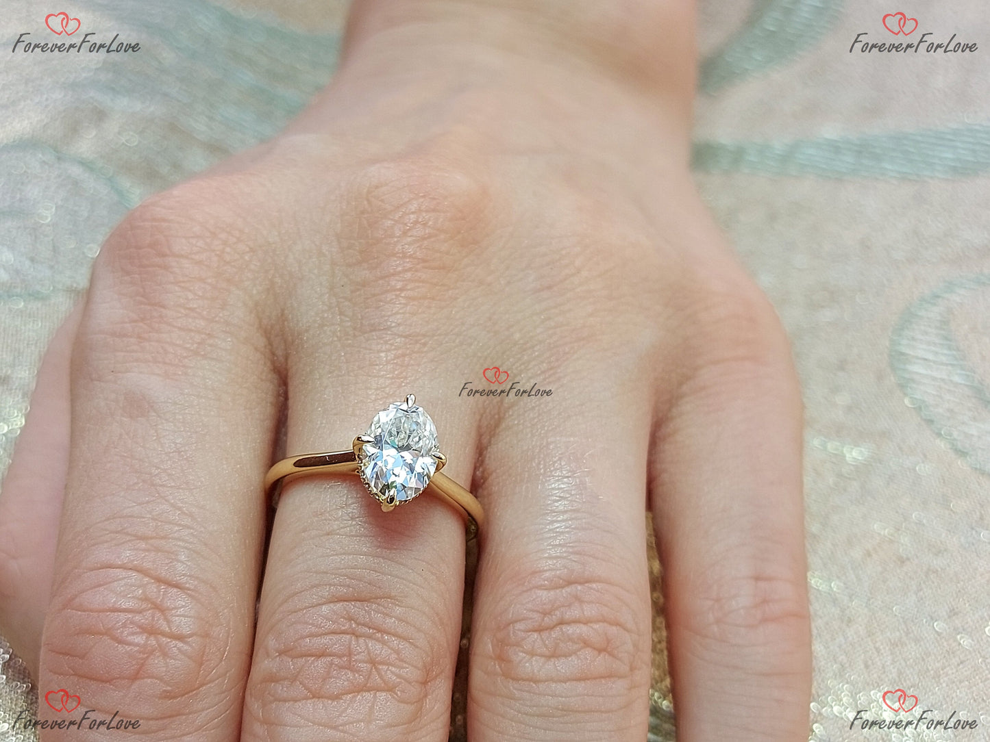 1,5 Karat ovaler Diamant, Moissanit Halo Verlobungsring Oval cut Moissanite engagement ring in 935 Argentium Silber — custom handcrafted by Forever For Love