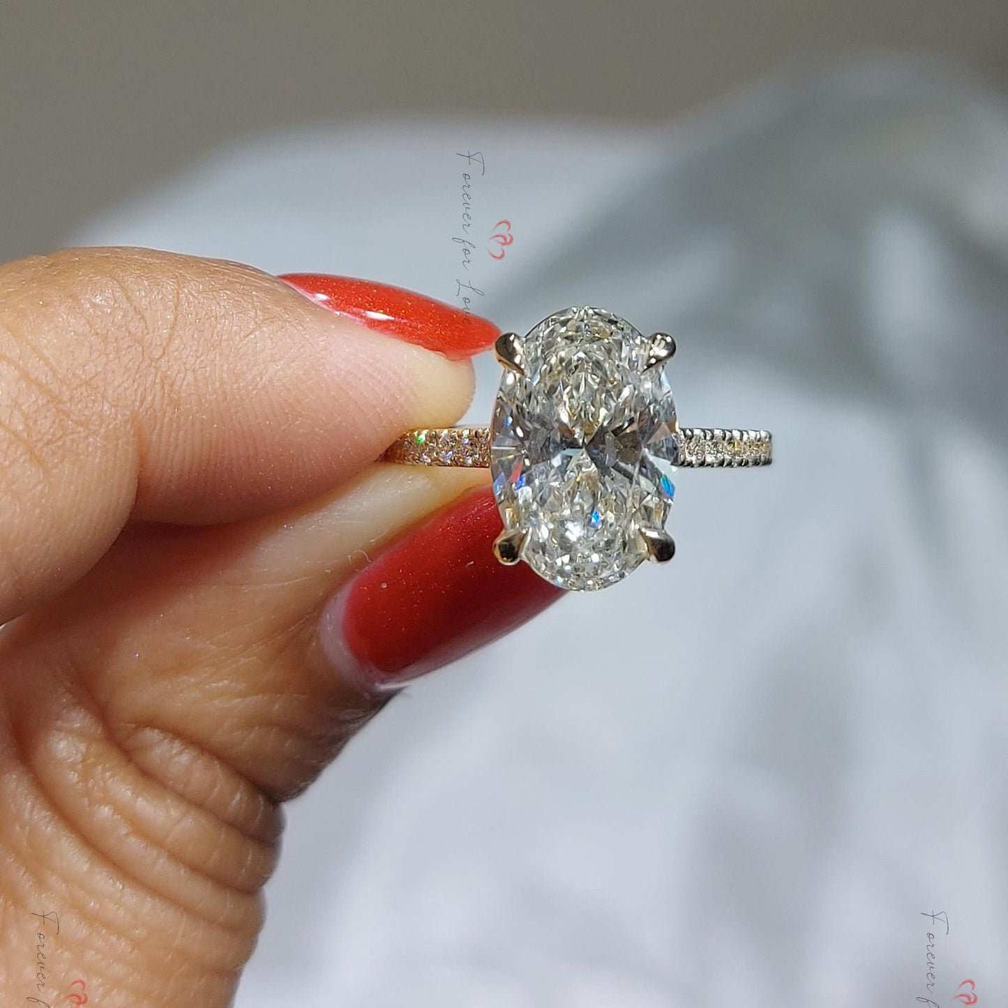 Verlobungsring mit 3,6 Karat ovalem Labor-Diamant und verstecktem Halo Oval cut Moissanite engagement ring in 935er Argentium Silber — custom handcrafted by Forever For Love