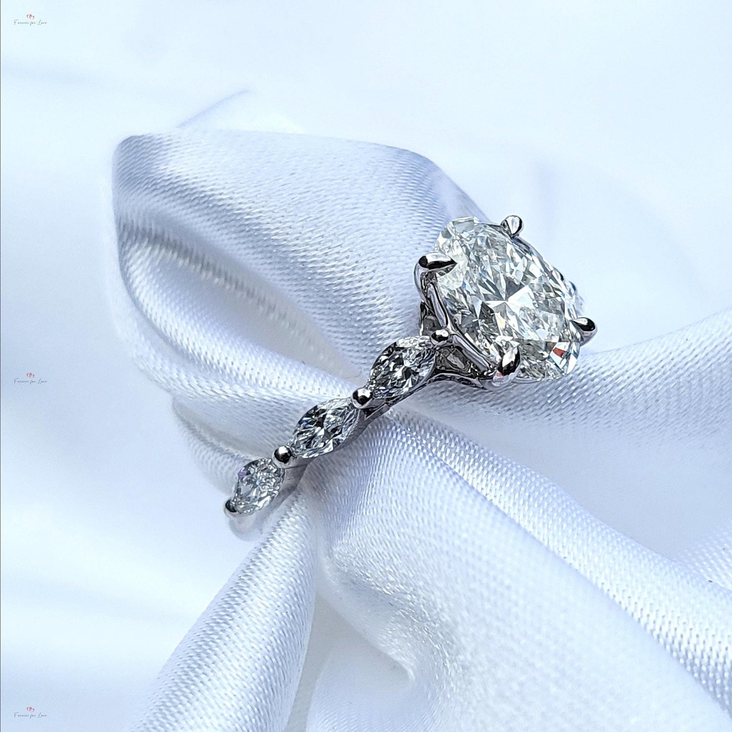 Vintage-Verlobungsring mit ovalem Labor-Diamanten Oval cut Moissanite engagement ring in 935er Argentium Silber — custom handcrafted by Forever For Love