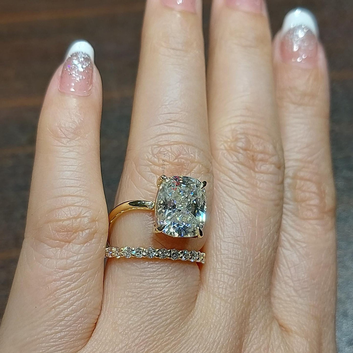 3,5 Karat IGI zertifizierter Cushion Labordiamant Halo Verlobungsring Cushion cut Moissanite engagement ring in 935er Argentium Silber — custom handcrafted by Forever For Love