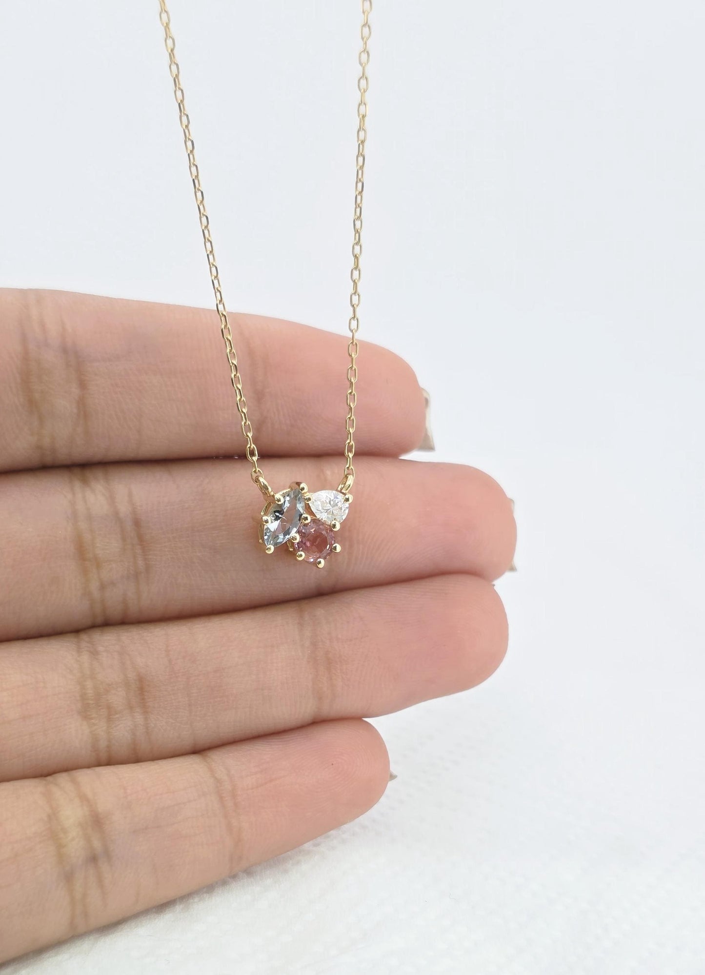 Mehrstein-Halskette handgefertigt mit blauem Topas, Turmalin und Diamant in massivem Gold und Silber. Besonderes Geschenk für sie. Moissanite engagement ring in Gold or Platinum — custom handcrafted by Forever For Love