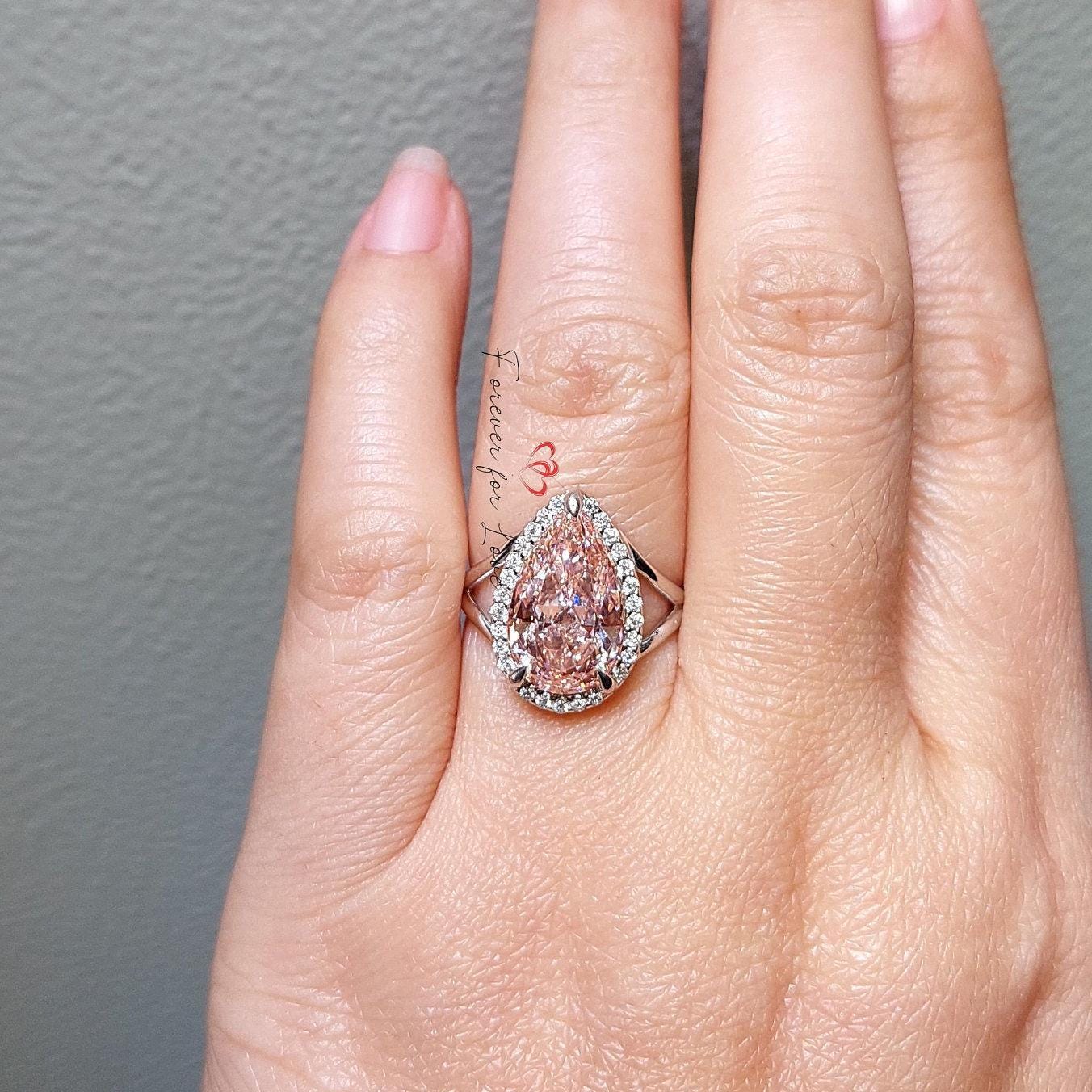 5 Karat Birnenförmiger Labor-Diamant Verlobungsring Pear cut Moissanite engagement ring in 935er Argentium Silber — custom handcrafted by Forever For Love