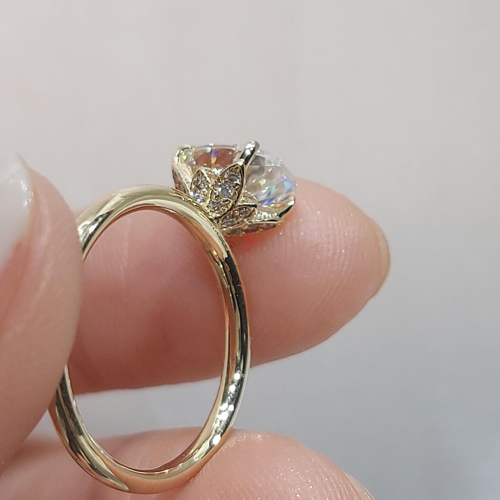 Oval Diamond, Moissanite Engagement Ring